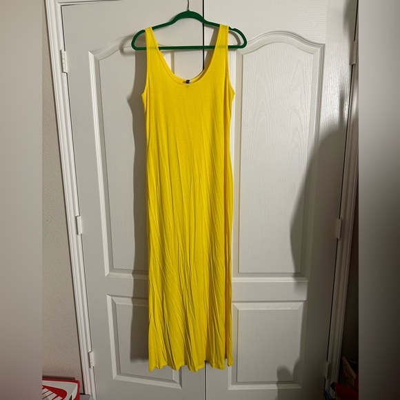 Dresses & Skirts - Bright yellow summer dress